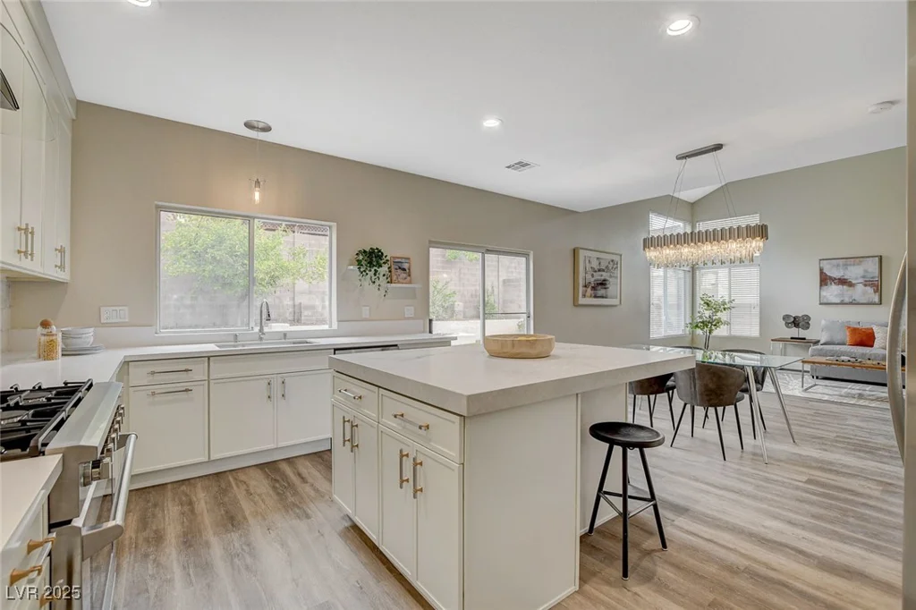 2033 Shining Feather, Las Vegas, NV 89134