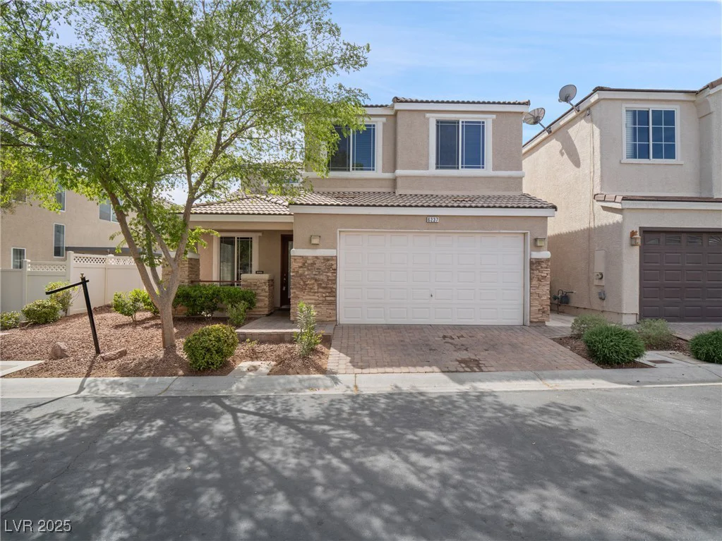 6237 Glimmering Light, Las Vegas, NV 89139