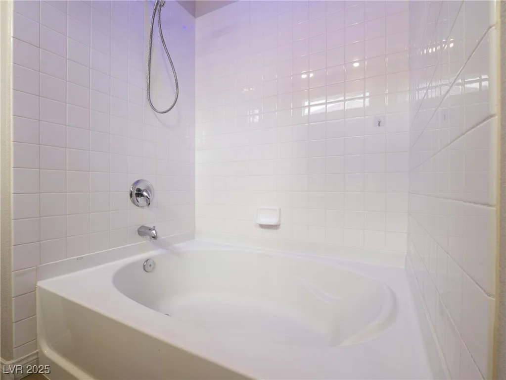6237 Glimmering Light, Las Vegas, NV 89139