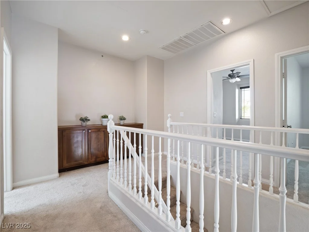 6237 Glimmering Light, Las Vegas, NV 89139