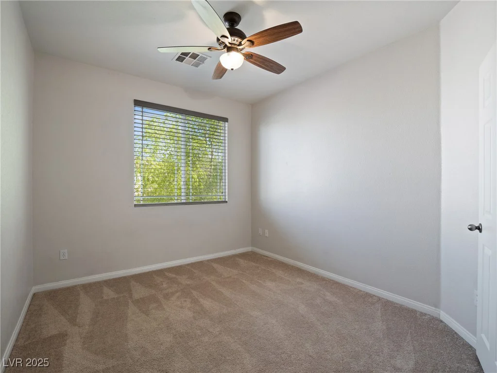6237 Glimmering Light, Las Vegas, NV 89139