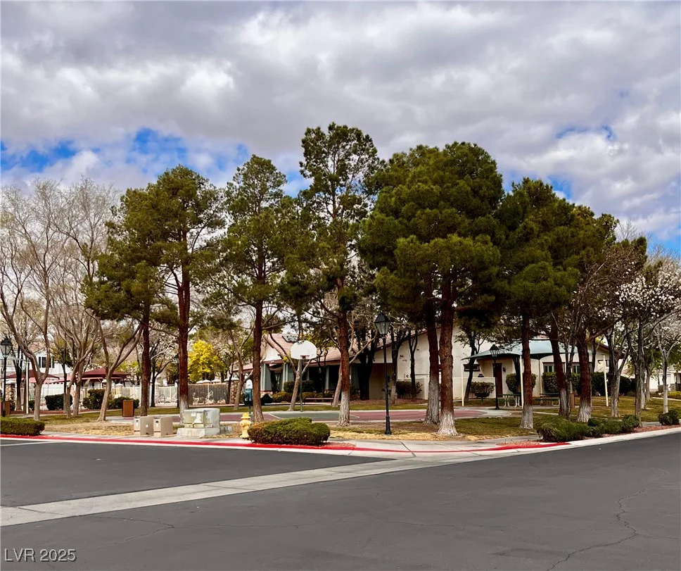 6237 Glimmering Light, Las Vegas, NV 89139