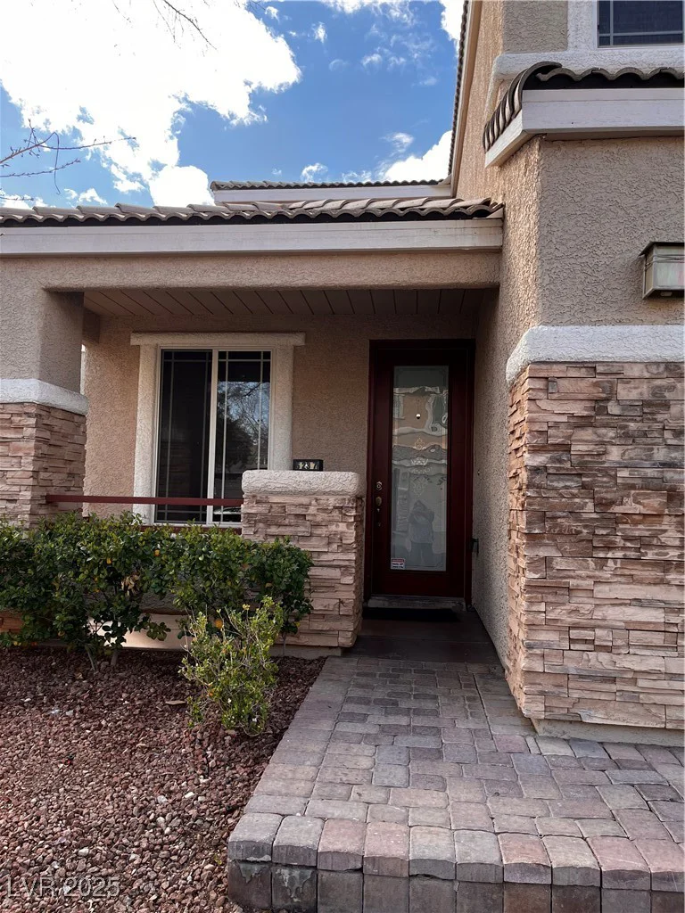 6237 Glimmering Light, Las Vegas, NV 89139
