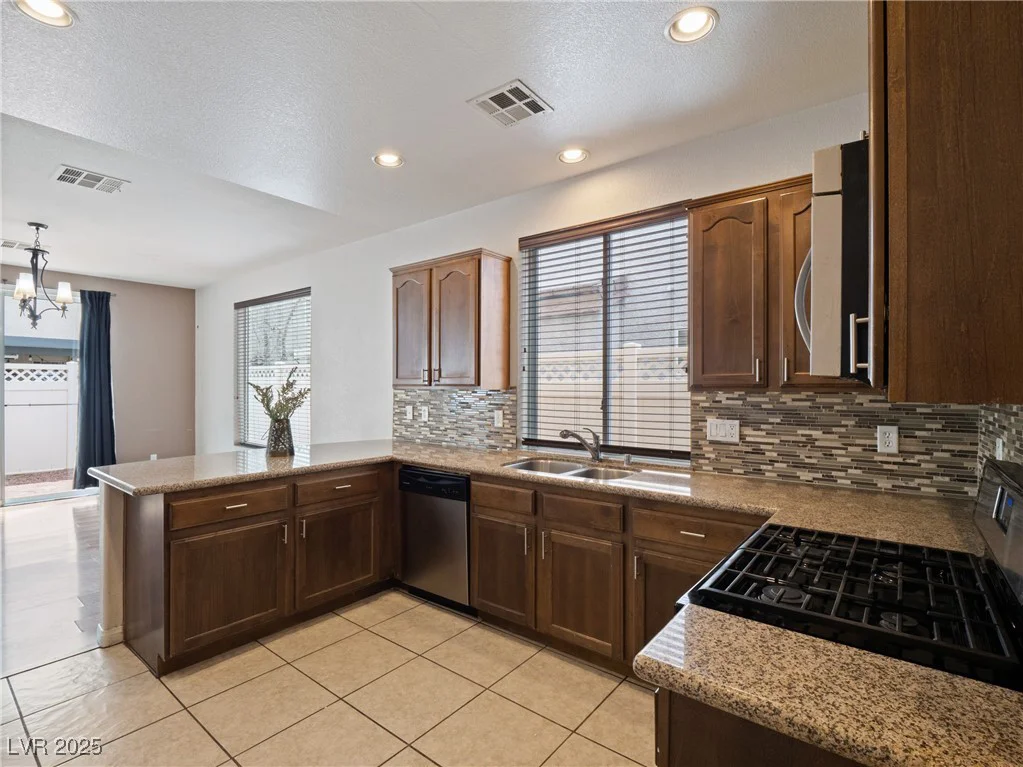 6237 Glimmering Light, Las Vegas, NV 89139