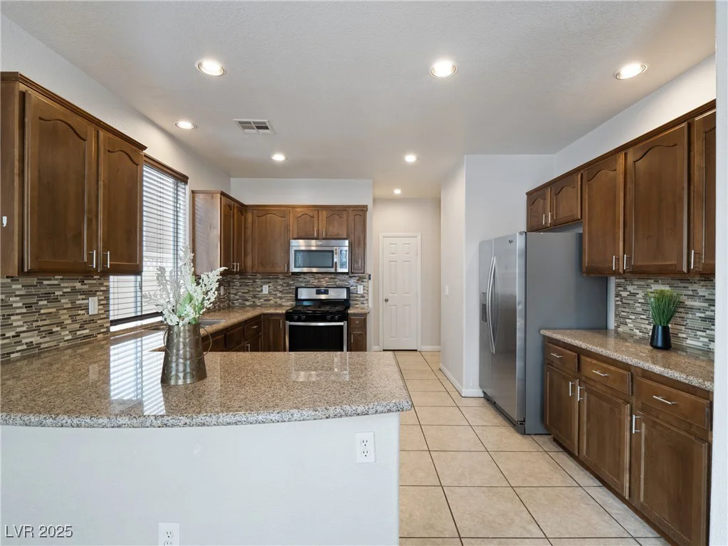 6237 Glimmering Light, Las Vegas, NV 89139