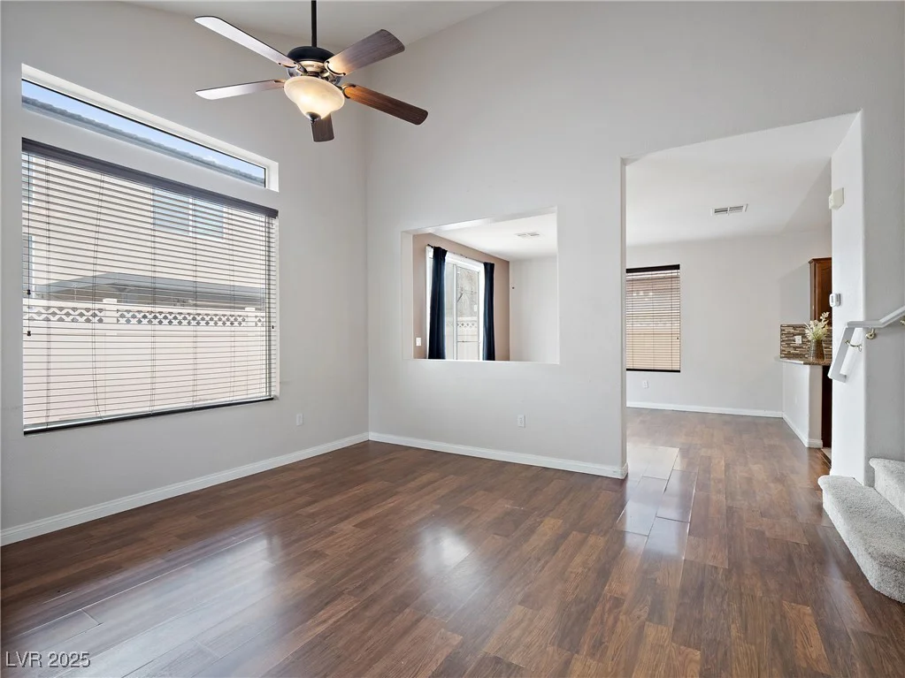 6237 Glimmering Light, Las Vegas, NV 89139