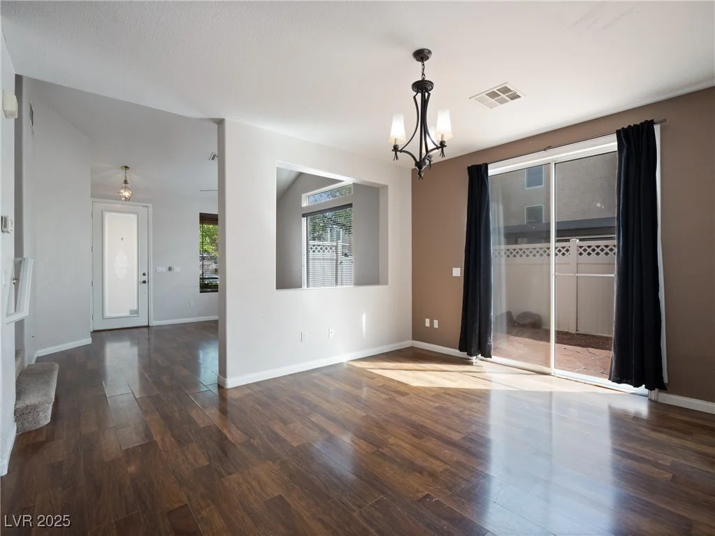 6237 Glimmering Light, Las Vegas, NV 89139