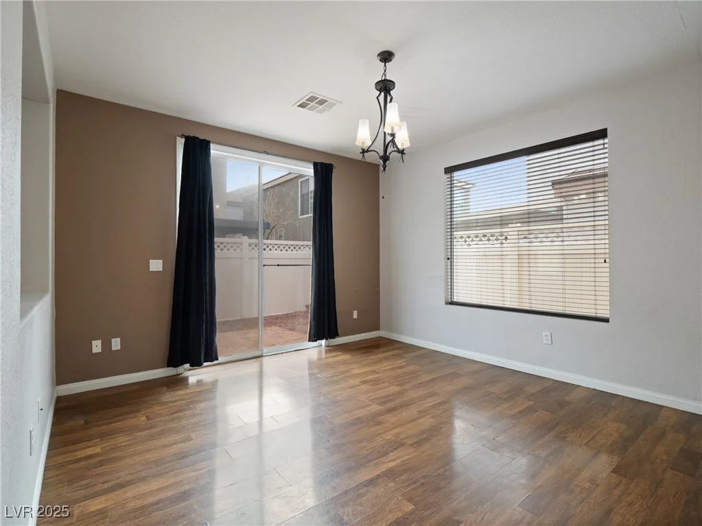 6237 Glimmering Light, Las Vegas, NV 89139