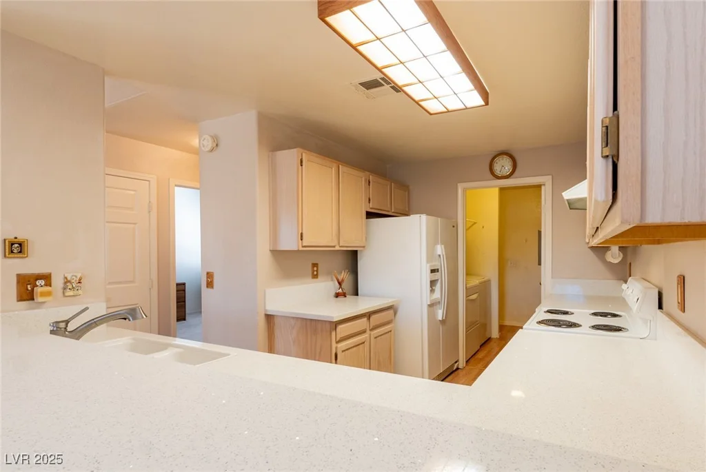 7061 Roscoe, Las Vegas, NV 89129