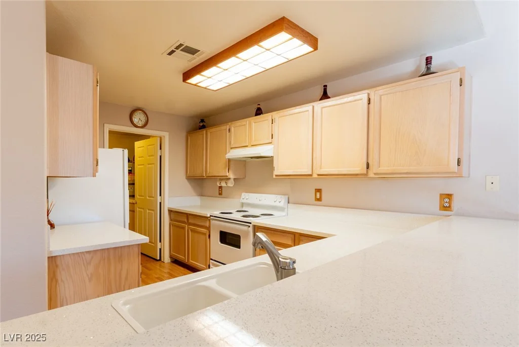7061 Roscoe, Las Vegas, NV 89129