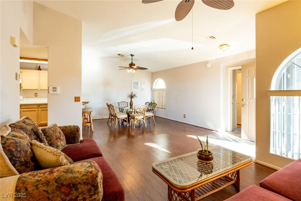 7061 Roscoe, Las Vegas, NV 89129