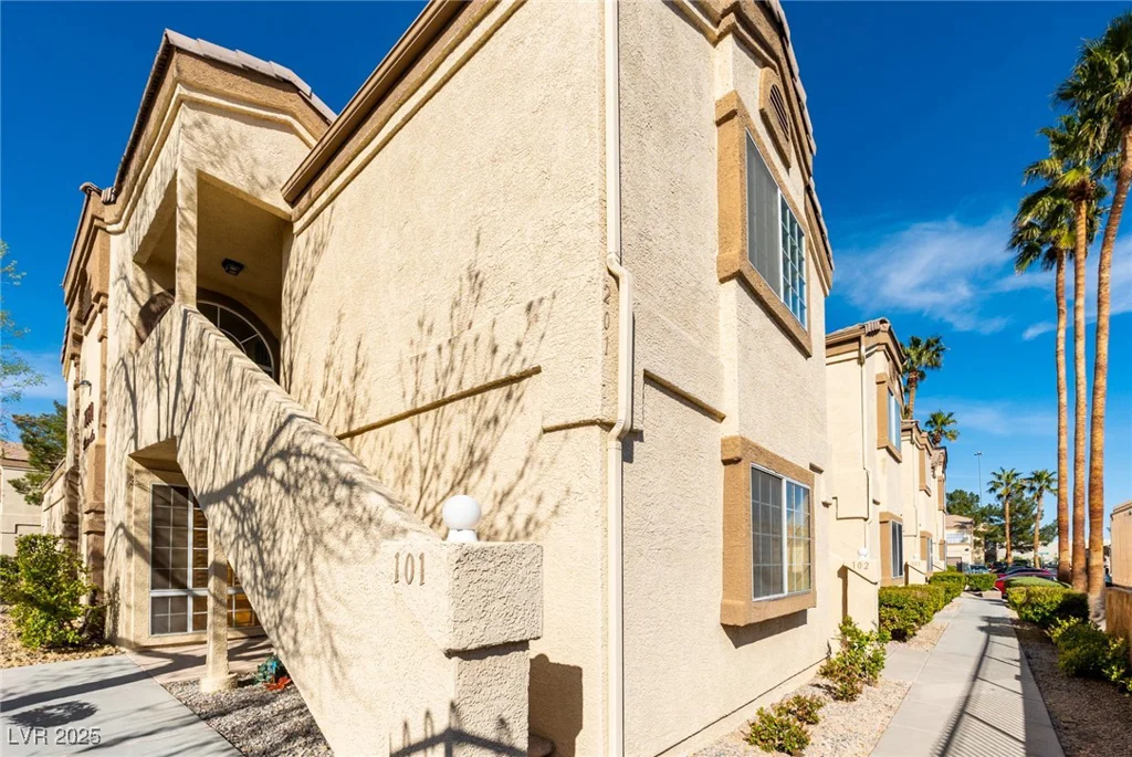 7061 Roscoe, Las Vegas, NV 89129