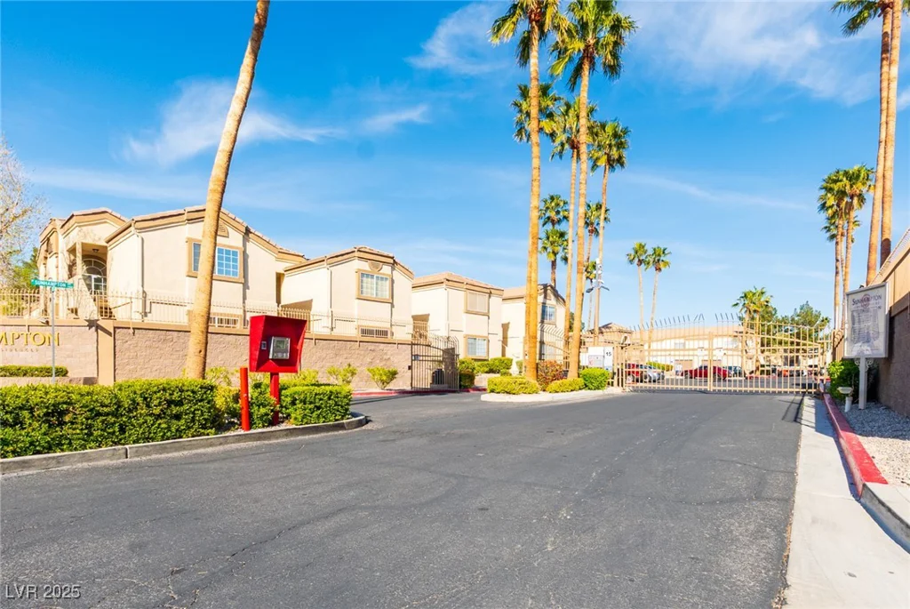 7061 Roscoe, Las Vegas, NV 89129