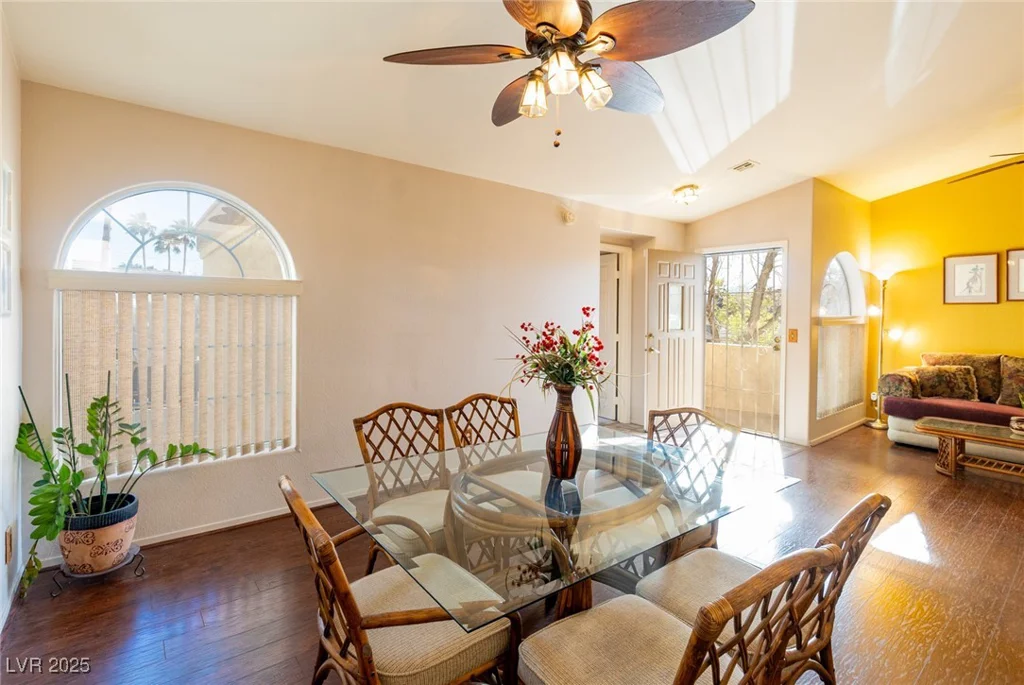 7061 Roscoe, Las Vegas, NV 89129