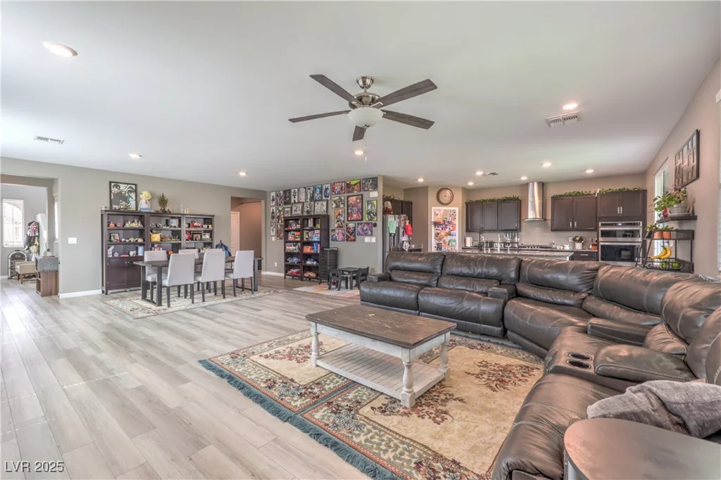 6904 Baylor Creek, North Las Vegas, NV 89086