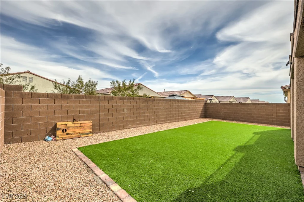 6904 Baylor Creek, North Las Vegas, NV 89086