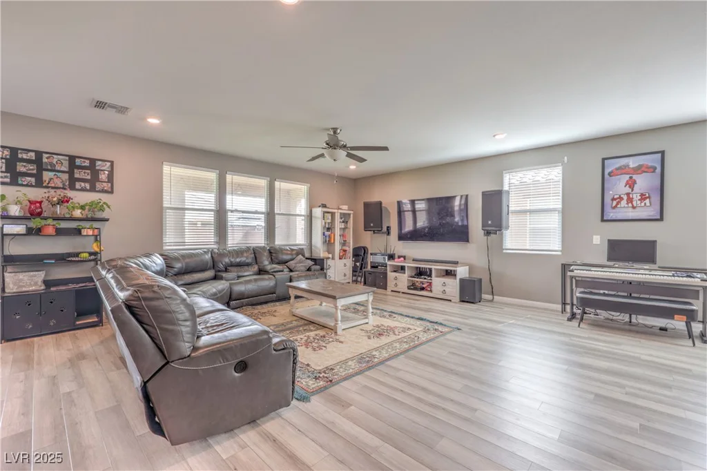 6904 Baylor Creek, North Las Vegas, NV 89086