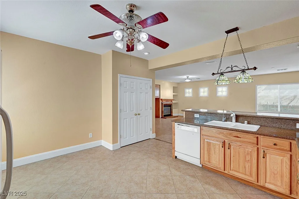 4593 Weitzman, Las Vegas, NV 89141