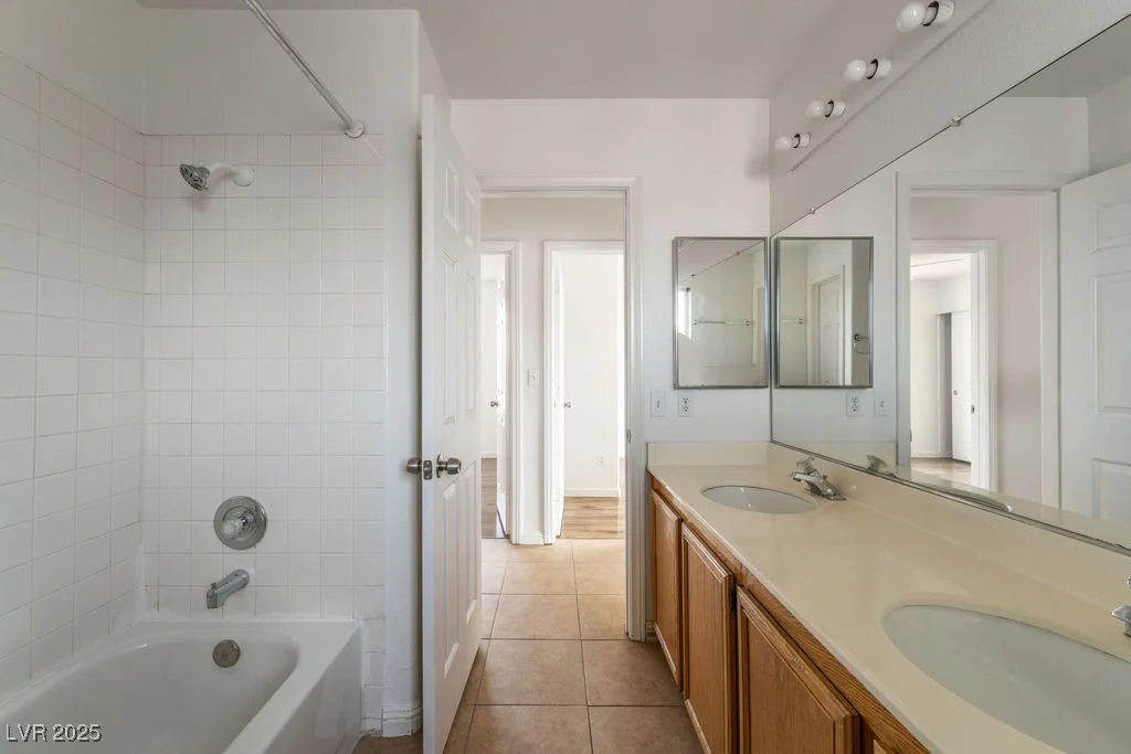 6276 Back Woods, Las Vegas, NV 89142