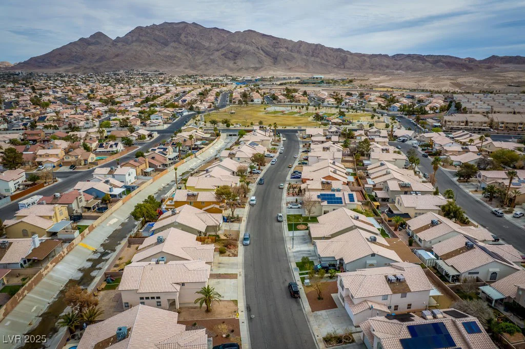 6276 Back Woods, Las Vegas, NV 89142