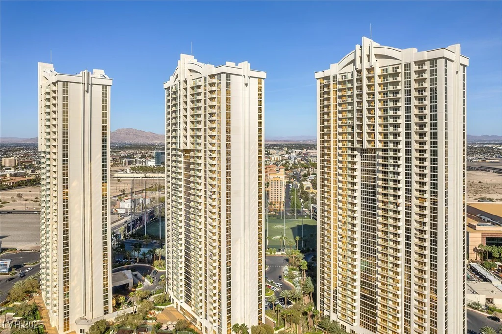 135 Harmon, Las Vegas, NV 89109