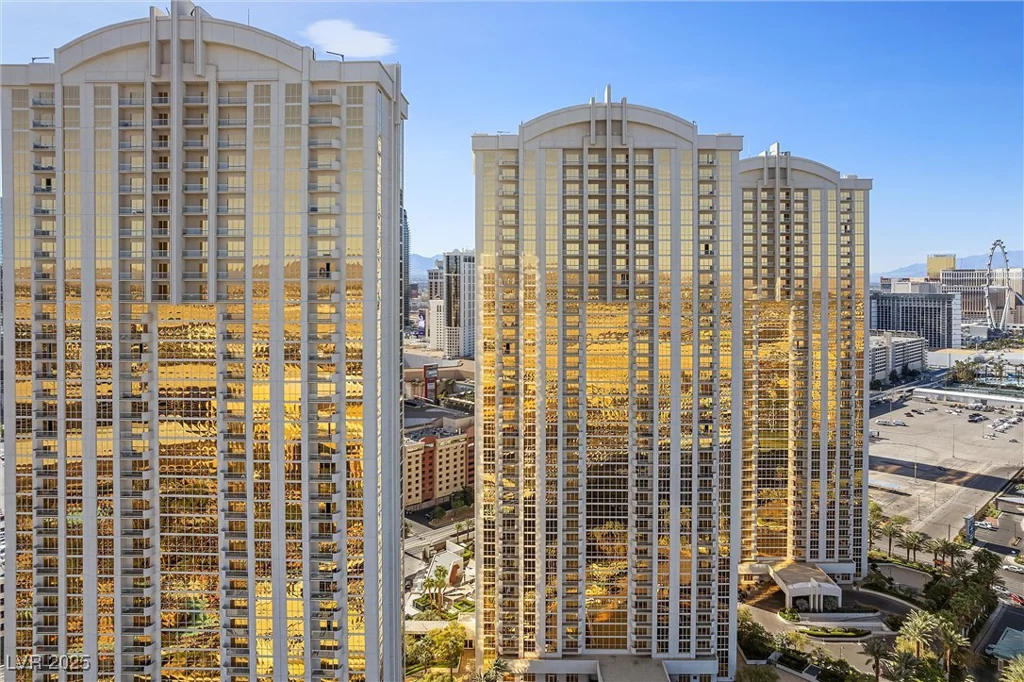 135 Harmon, Las Vegas, NV 89109