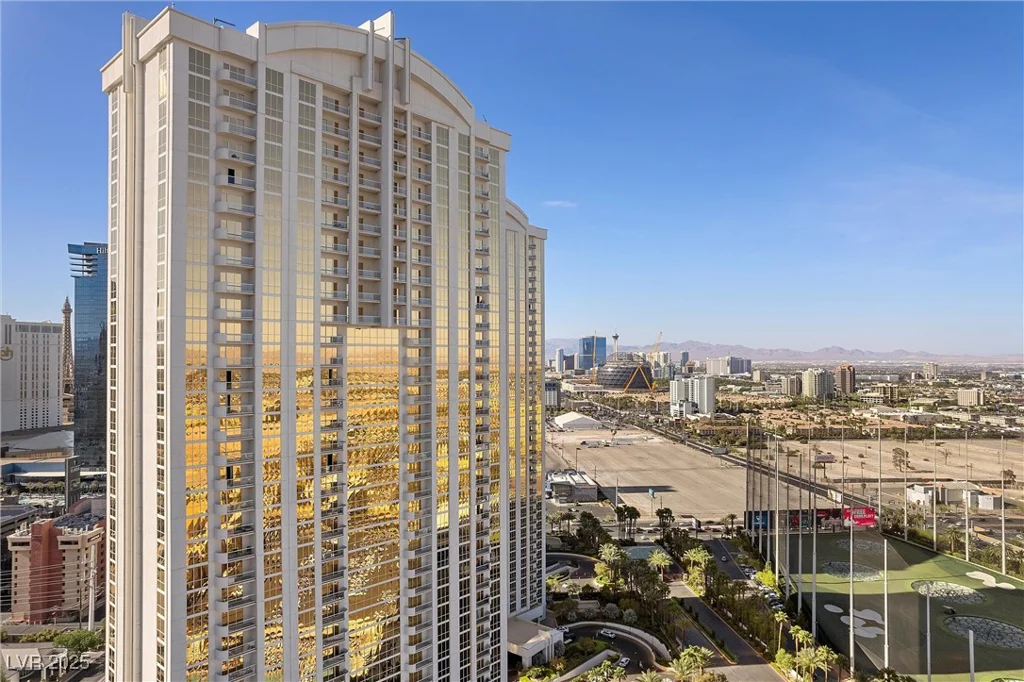 135 Harmon, Las Vegas, NV 89109