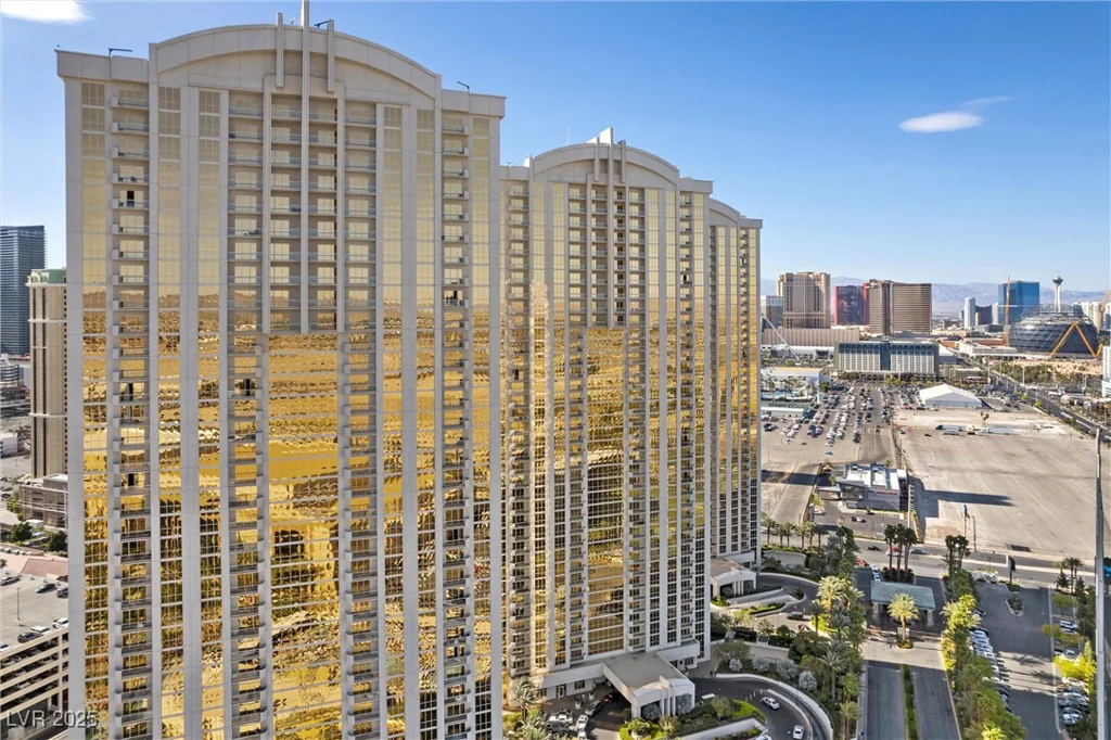 135 Harmon, Las Vegas, NV 89109