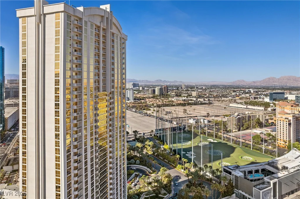 135 Harmon, Las Vegas, NV 89109