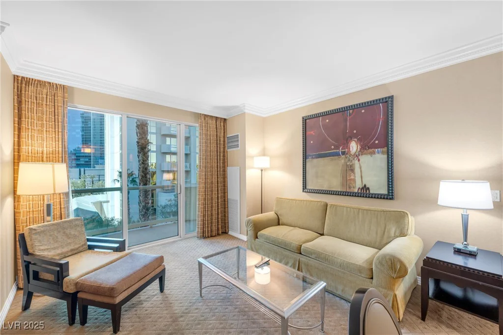135 Harmon, Las Vegas, NV 89109
