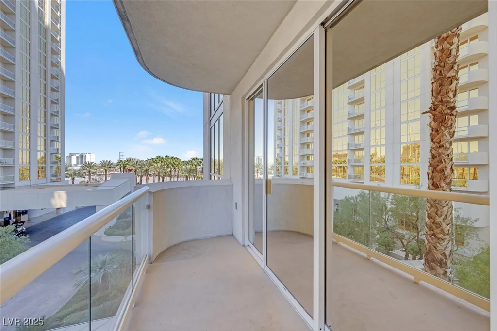 135 Harmon, Las Vegas, NV 89109