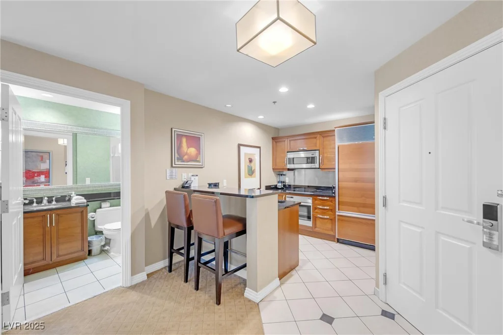 135 Harmon, Las Vegas, NV 89109