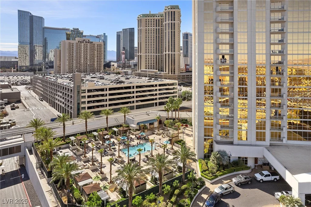 135 Harmon, Las Vegas, NV 89109