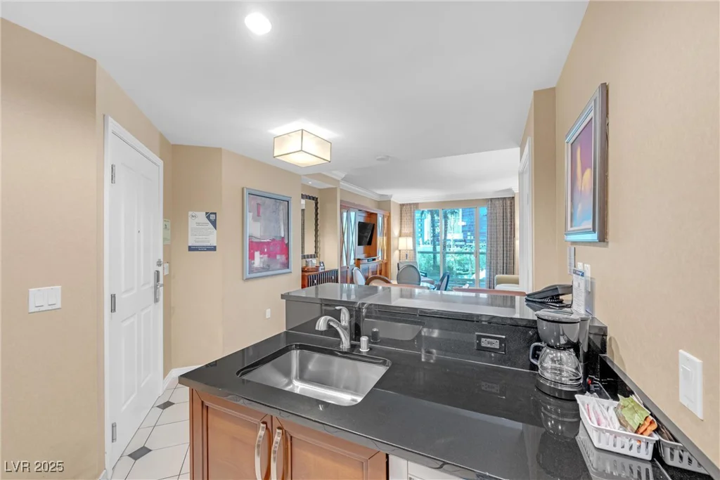 135 Harmon, Las Vegas, NV 89109