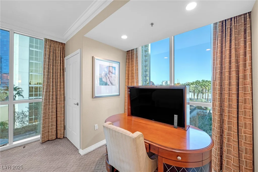 135 Harmon, Las Vegas, NV 89109