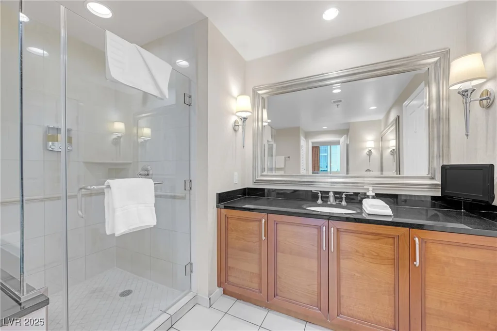135 Harmon, Las Vegas, NV 89109