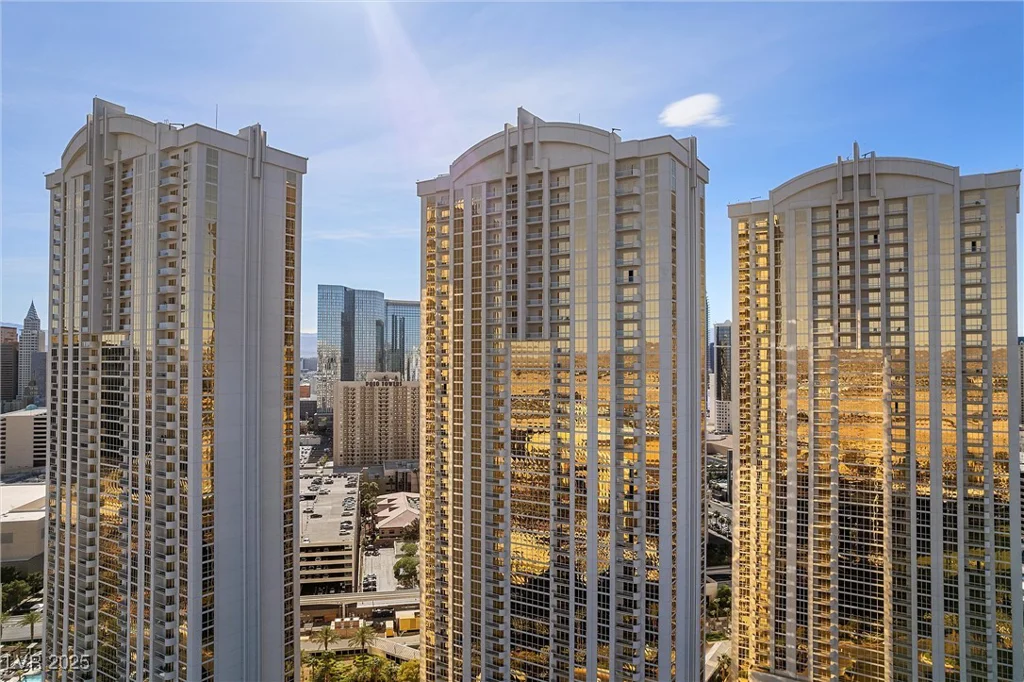 135 Harmon, Las Vegas, NV 89109