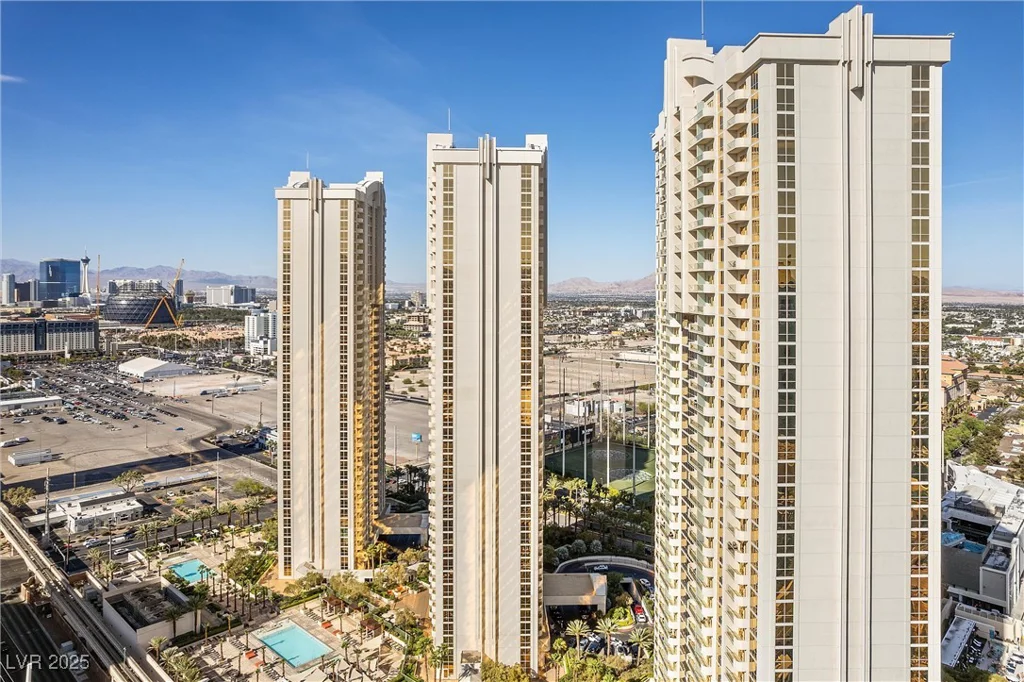 135 Harmon, Las Vegas, NV 89109