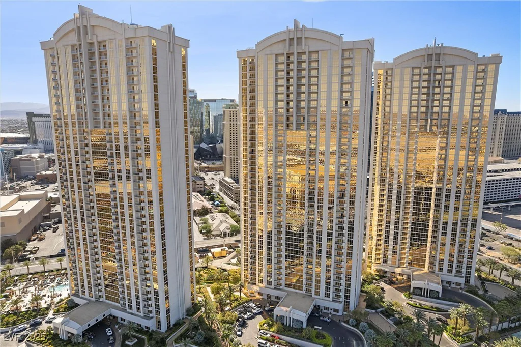 135 Harmon, Las Vegas, NV 89109