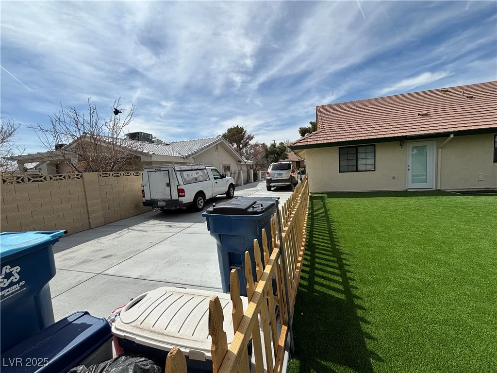 1104 Oak Tree, Las Vegas, NV 89108