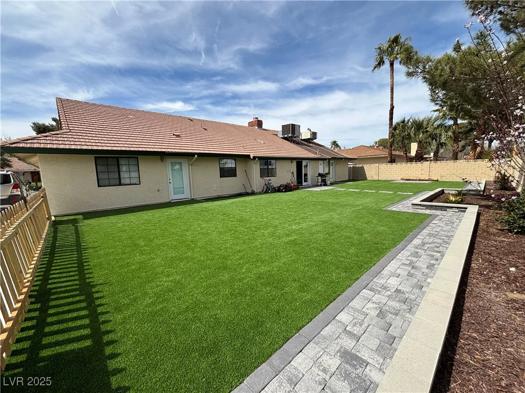 1104 Oak Tree, Las Vegas, NV 89108