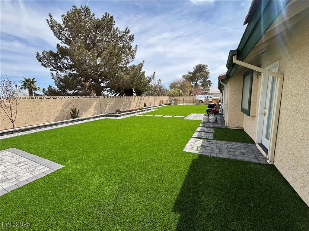 1104 Oak Tree, Las Vegas, NV 89108