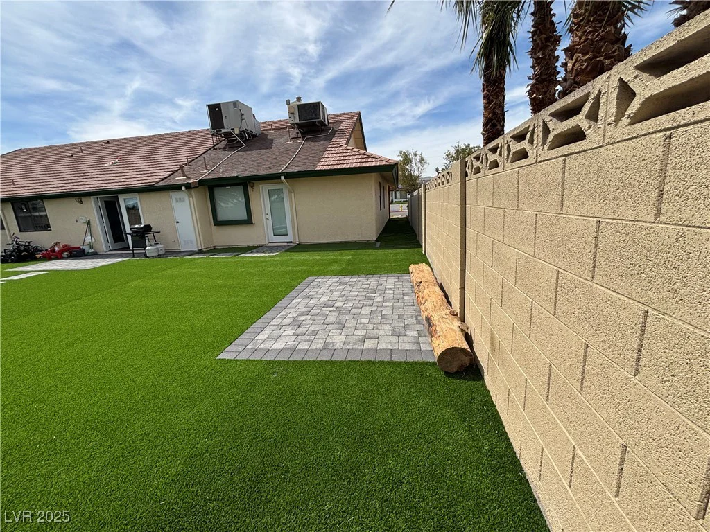 1104 Oak Tree, Las Vegas, NV 89108