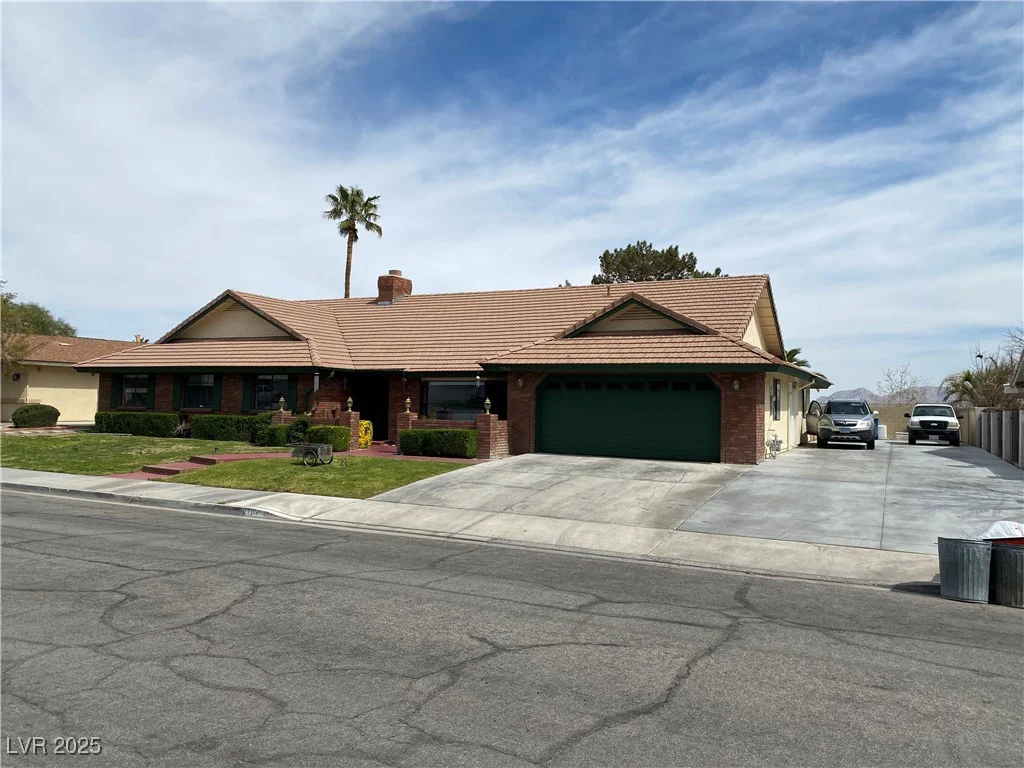 1104 Oak Tree, Las Vegas, NV 89108