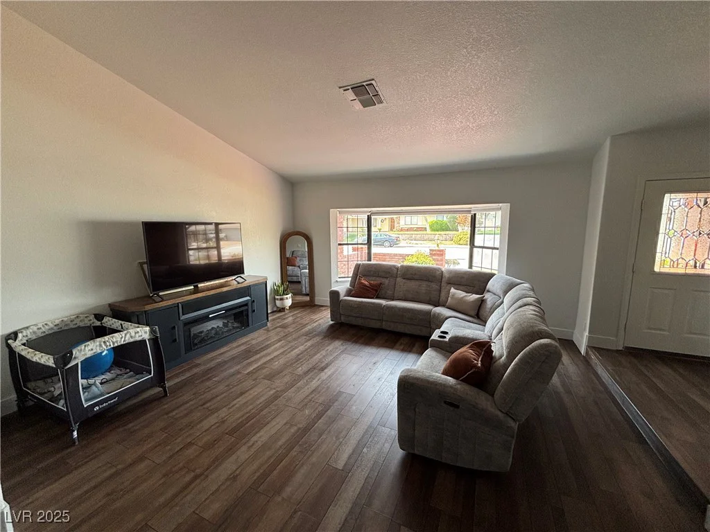 1104 Oak Tree, Las Vegas, NV 89108