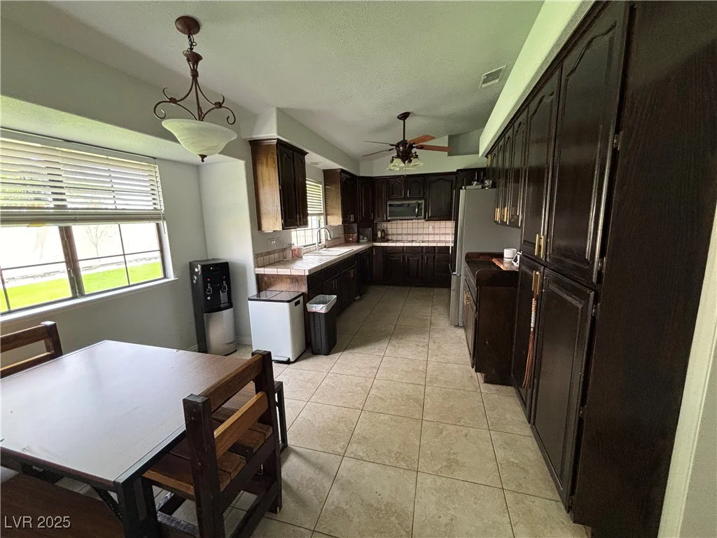 1104 Oak Tree, Las Vegas, NV 89108