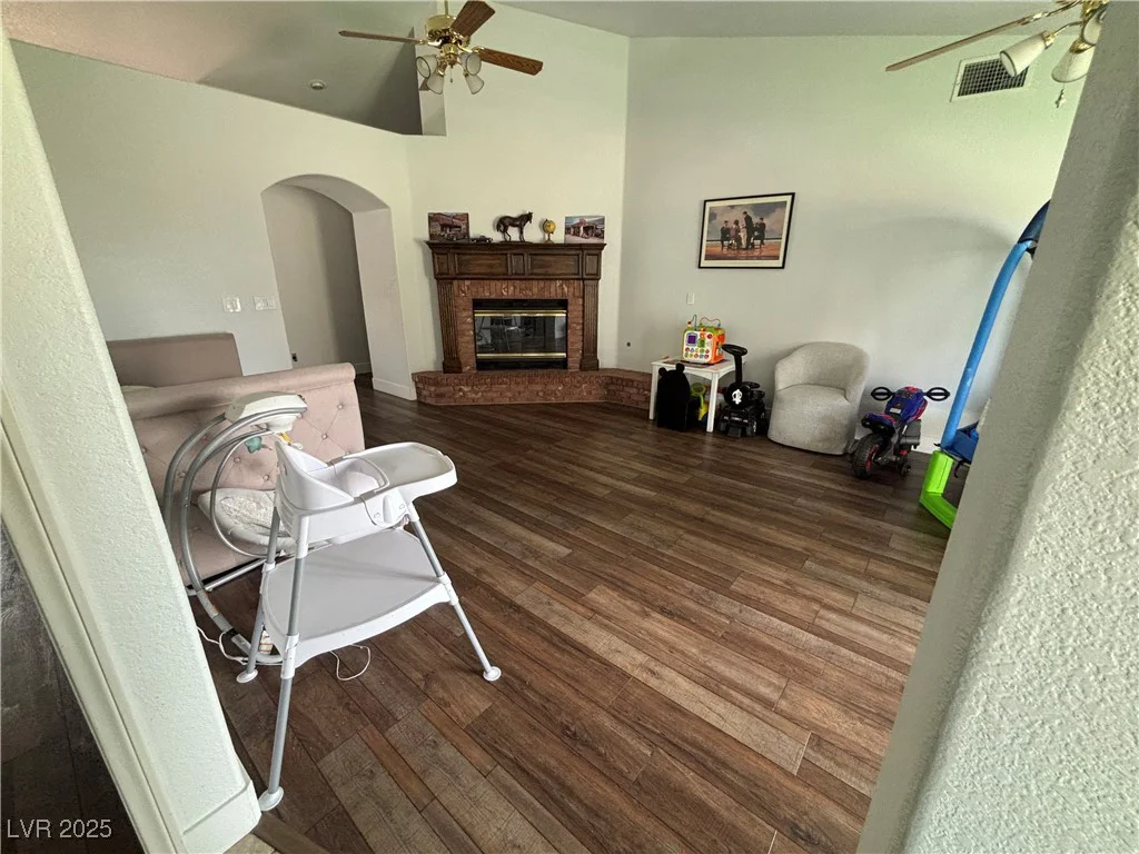 1104 Oak Tree, Las Vegas, NV 89108