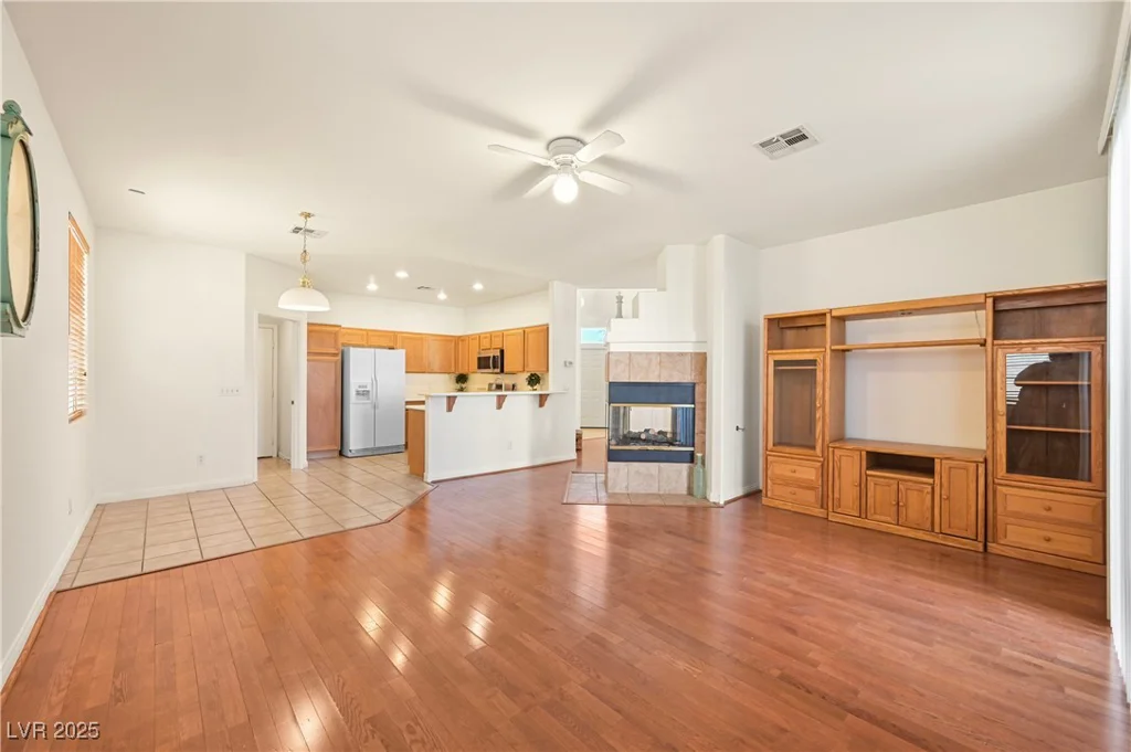 1712 Warrenville, Las Vegas, NV 89117