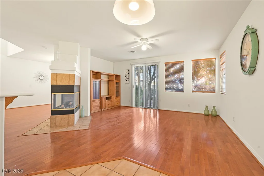 1712 Warrenville, Las Vegas, NV 89117
