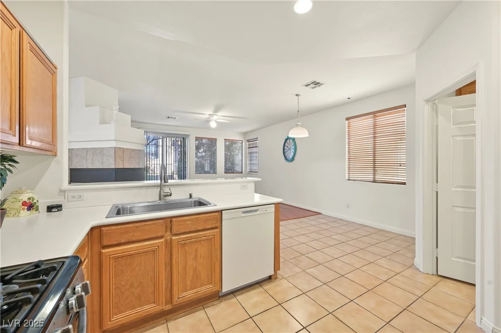 1712 Warrenville, Las Vegas, NV 89117